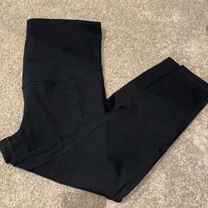 Like new GapFit maternity 7/8 length leggings!